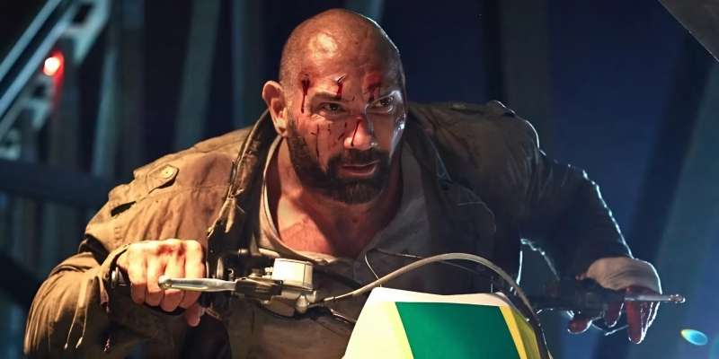 Вышел трейлер боевика «Истлевшее» — Дэйв Батиста пытается вернуть «Мону Лизу»